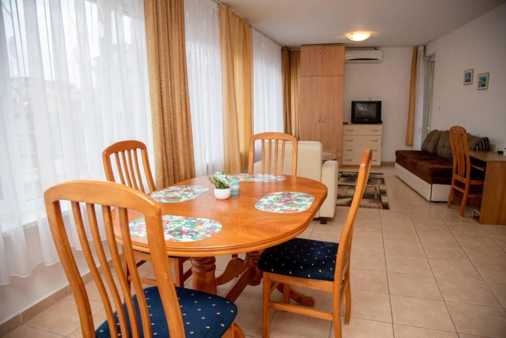 Convenient 1-Bedroom Flat Next To Harmanite Beach Sosopol Exterior foto