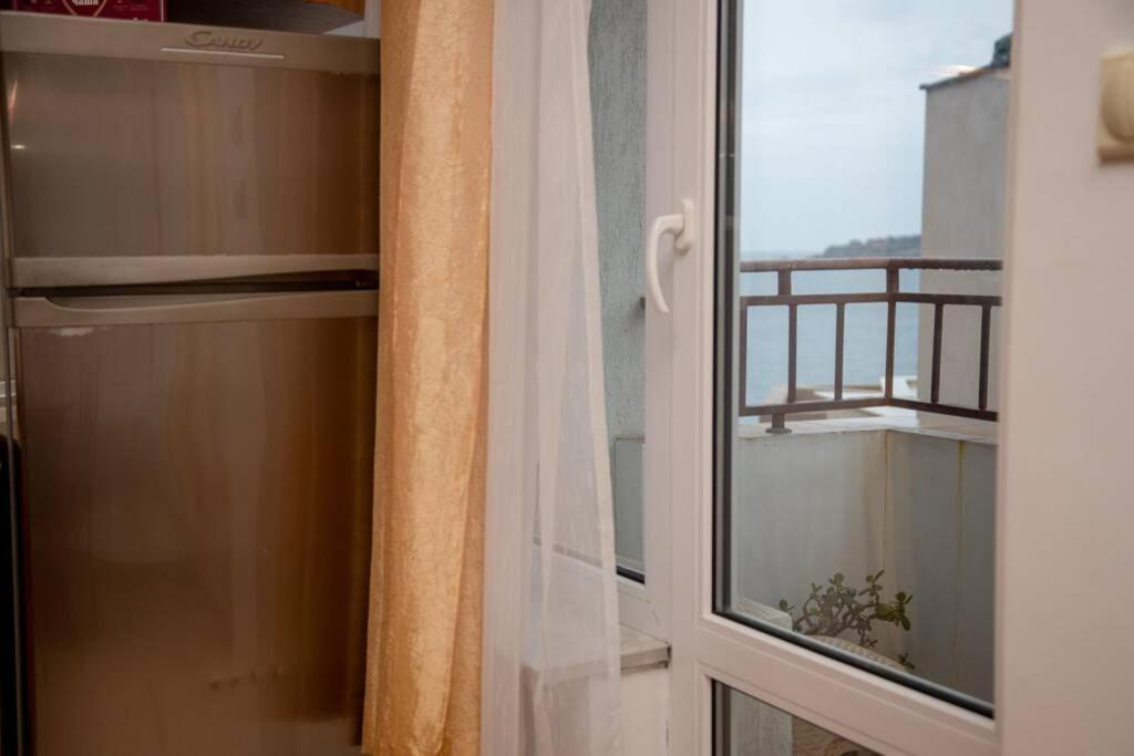 Convenient 1-Bedroom Flat Next To Harmanite Beach Sosopol Exterior foto