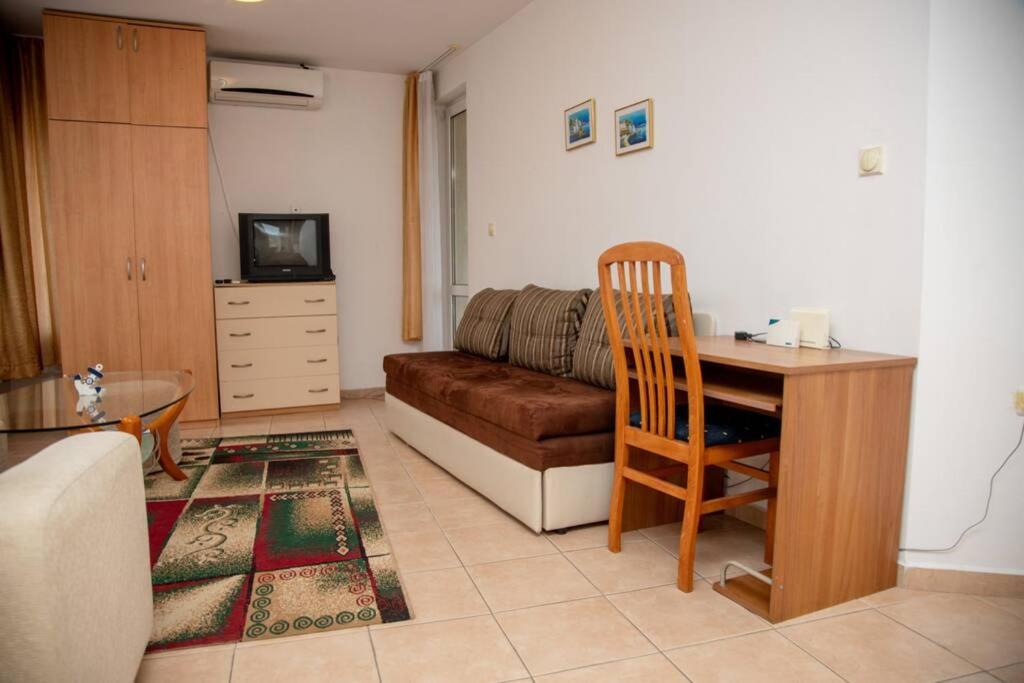 Convenient 1-Bedroom Flat Next To Harmanite Beach Sosopol Exterior foto