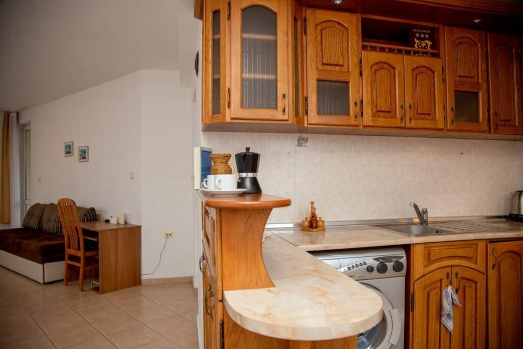 Convenient 1-Bedroom Flat Next To Harmanite Beach Sosopol Exterior foto